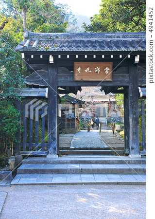 The mountain gate of Kanno Sagano Temple light temple 4941452