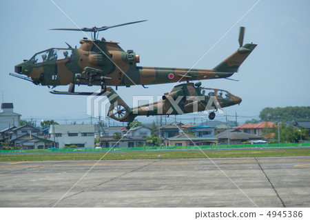 AH - 1 S眼鏡蛇和OH - 1忍者穿越低空飛行 AH - 1 S眼鏡蛇和OH - 1忍者穿越低空飛行 4945386