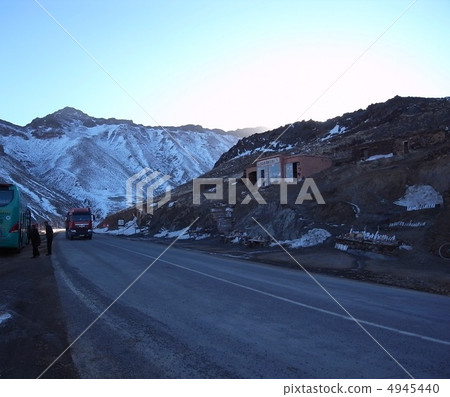 Shopy store along the Kasba highway 4945440