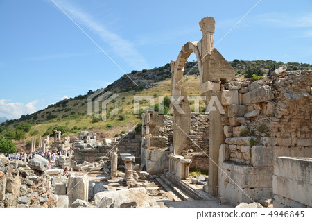 以弗所的小兒麻痺症噴泉 4946845