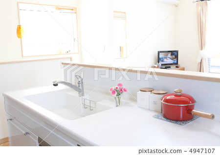 White kitchen 4947107