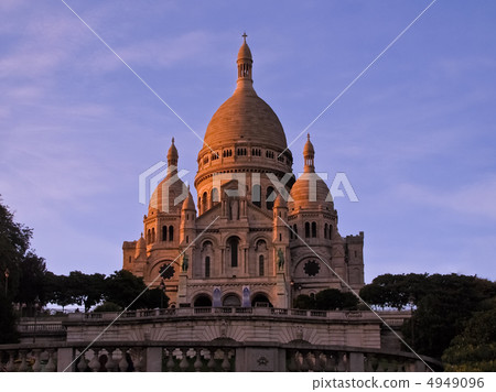 法國聖心大教堂在巴黎 4949096