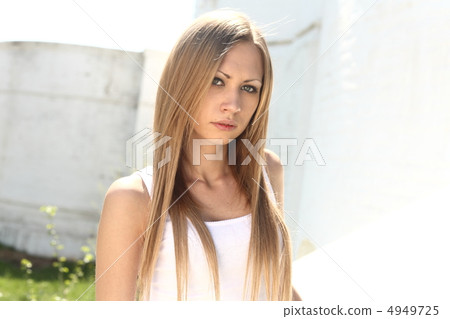 Young woman outdoors portrait Young woman outdoors portrait 4949725