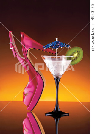 Womans shoe and cocktail 4950176