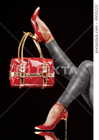 Hanged on heel. 4950222