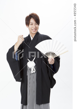 一個男人用醒目的布 4955540