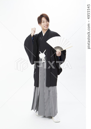 A man with a striking cloth 4955545