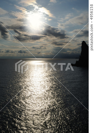 The night coastline and mountains 4956158