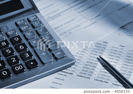 The calculator and the financial report 4956535
