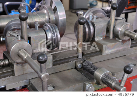 The machine tool for repair of automobile wheels The machine tool for repair of automobile wheels 4956779