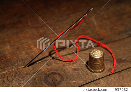 Needle And Thimble 4957982
