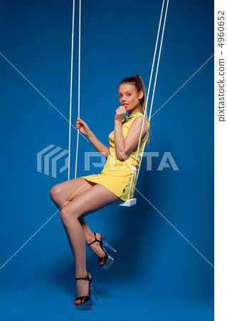 Beauty woman pinup style with bright make-up 4960652