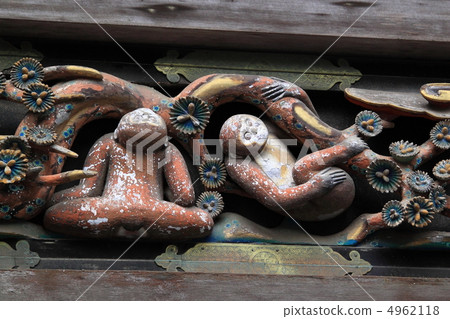 Three monkeys 4962118