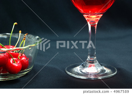 酒杯和櫻桃 4967589