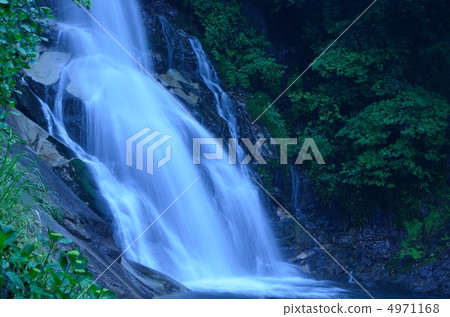 Returning waterfall 4971168