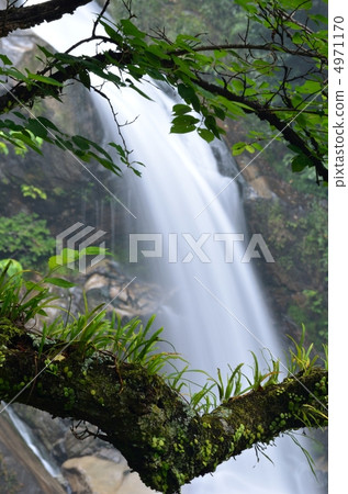 Returning waterfall 4971170