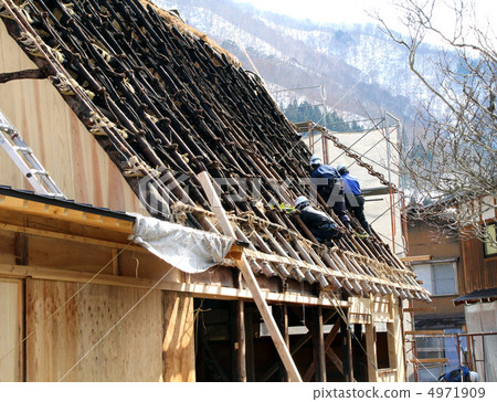 Pruning and replacing rooftop architecture Pruning and replacing rooftop architecture 4971909