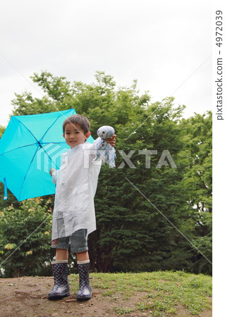 Rainy season rainy season rain (boys child primary school student) 4972039