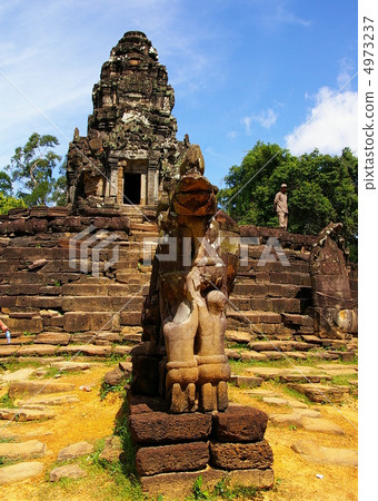 Nyakpoan of Angkor remains site group 4973237