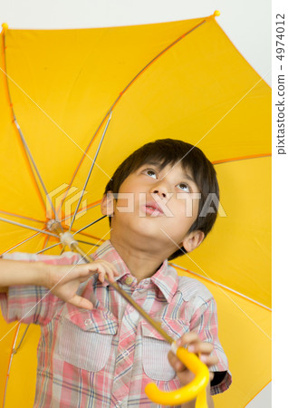 黃傘和男孩 4974012