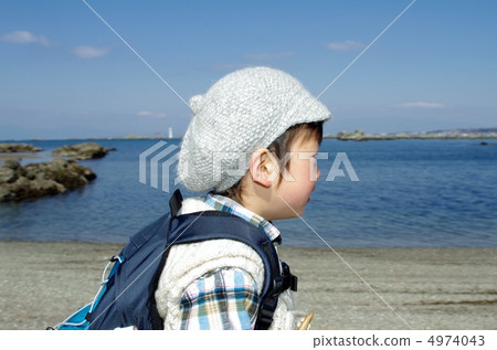Child and coast Child and coast 4974043