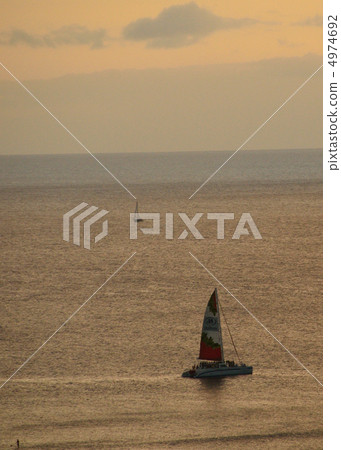 威基基海灘晚上視圖 4974692