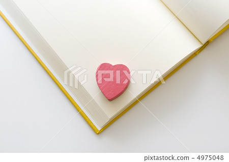 Books and hearts 4975048