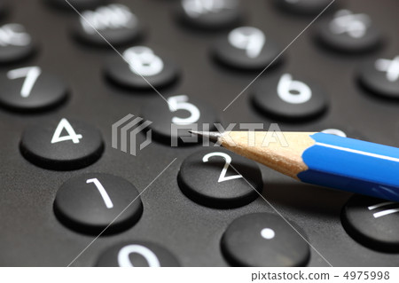 計算器和鉛筆 4975998
