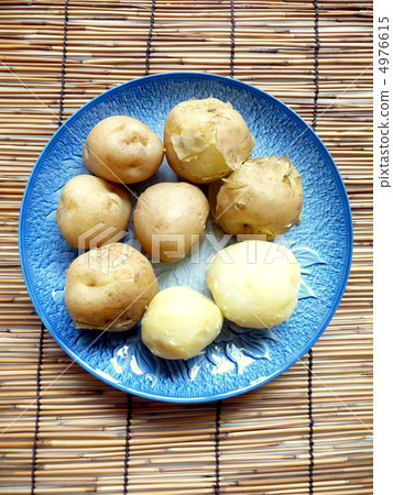 Boiled new potatoes 4976615