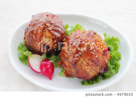 meat wrapped rice ball  4979010
