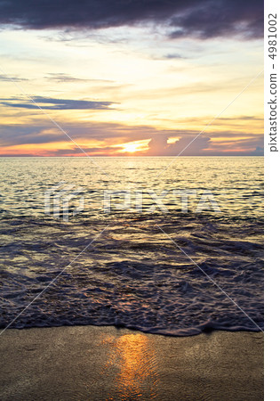 Sunset over Andaman Sea 4981002