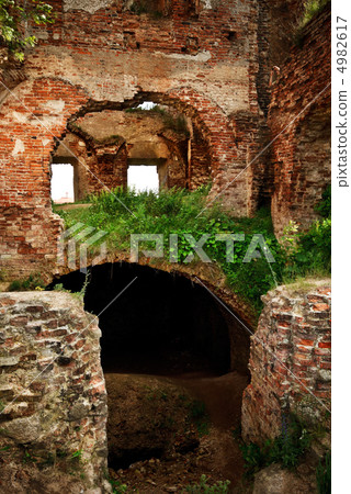ruins of old castle 4982617