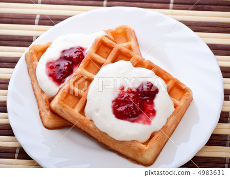 dessert with soft waffle 4983631