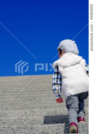 孩子們上樓梯 4986800