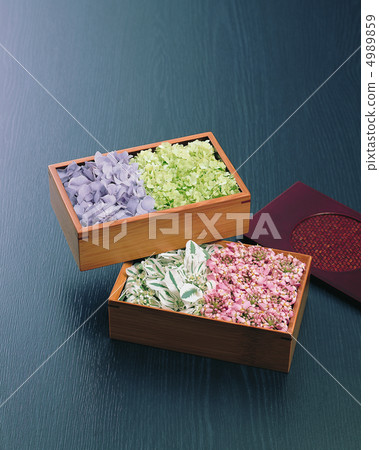 Dress flowers 4989859