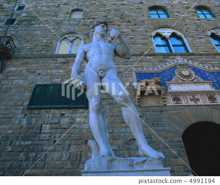 Italian travelers 4991194