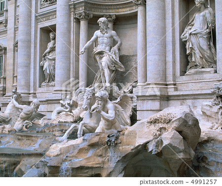 Italian travelers Italian travelers 4991257