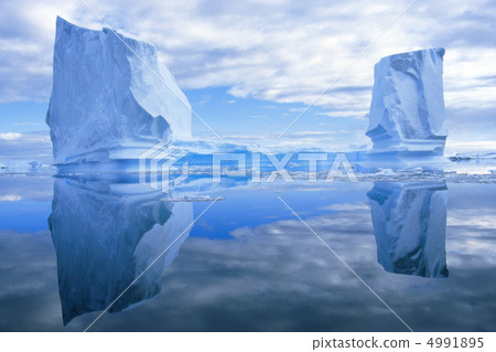 In an extremely cold country 4991895