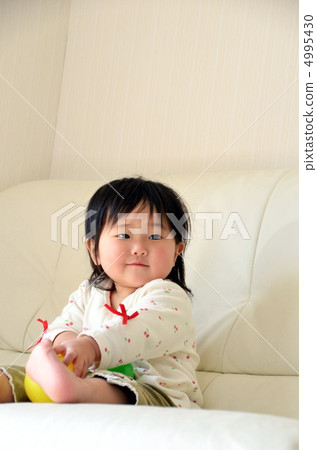 Girls to relax on the sofa Girls to relax on the sofa 4995430