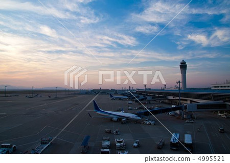 黃昏機場 4995521