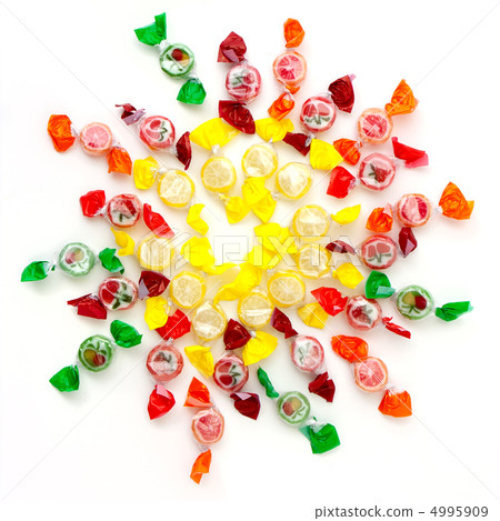 Candies grouped in round shape Candies grouped in round shape 4995909