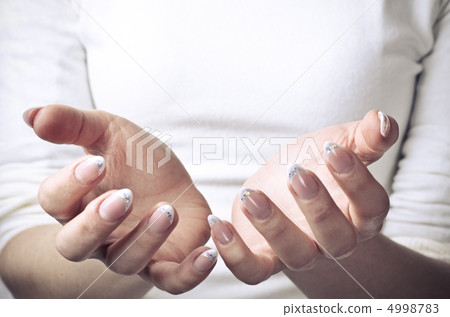 Female cupped hands 4998783