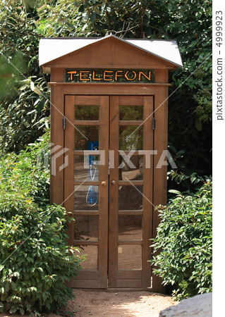 old wooden kiosk 4999923