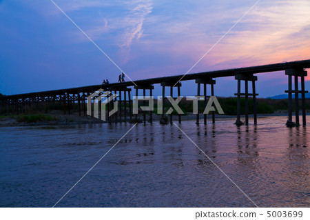 Flow Bridge Evening Scenery Flow Bridge Evening Scenery 5003699