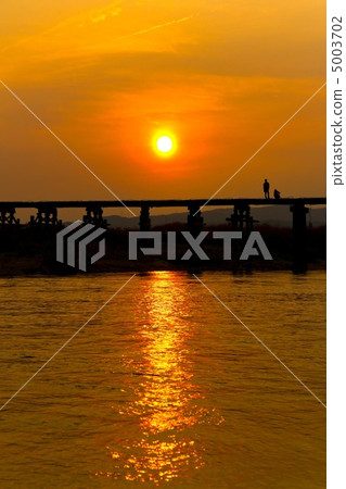 Flow Bridge Evening Scenery 5003702