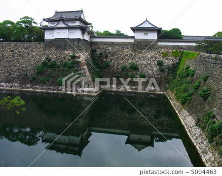 Osaka Castle with cloudy rainy season 5004463