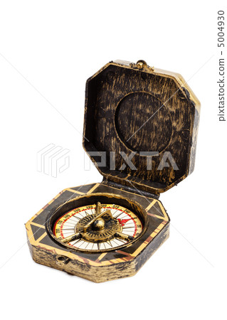 Old vintage compass isolated Old vintage compass isolated 5004930