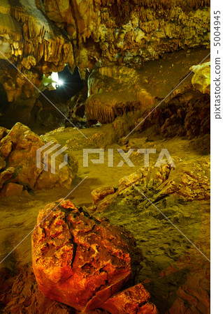 Underground caves 5004945