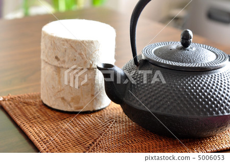 Nanbu ironware teapot and tea ceremony tube 5006053