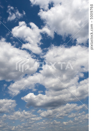 clouds in the blue sky 5009768